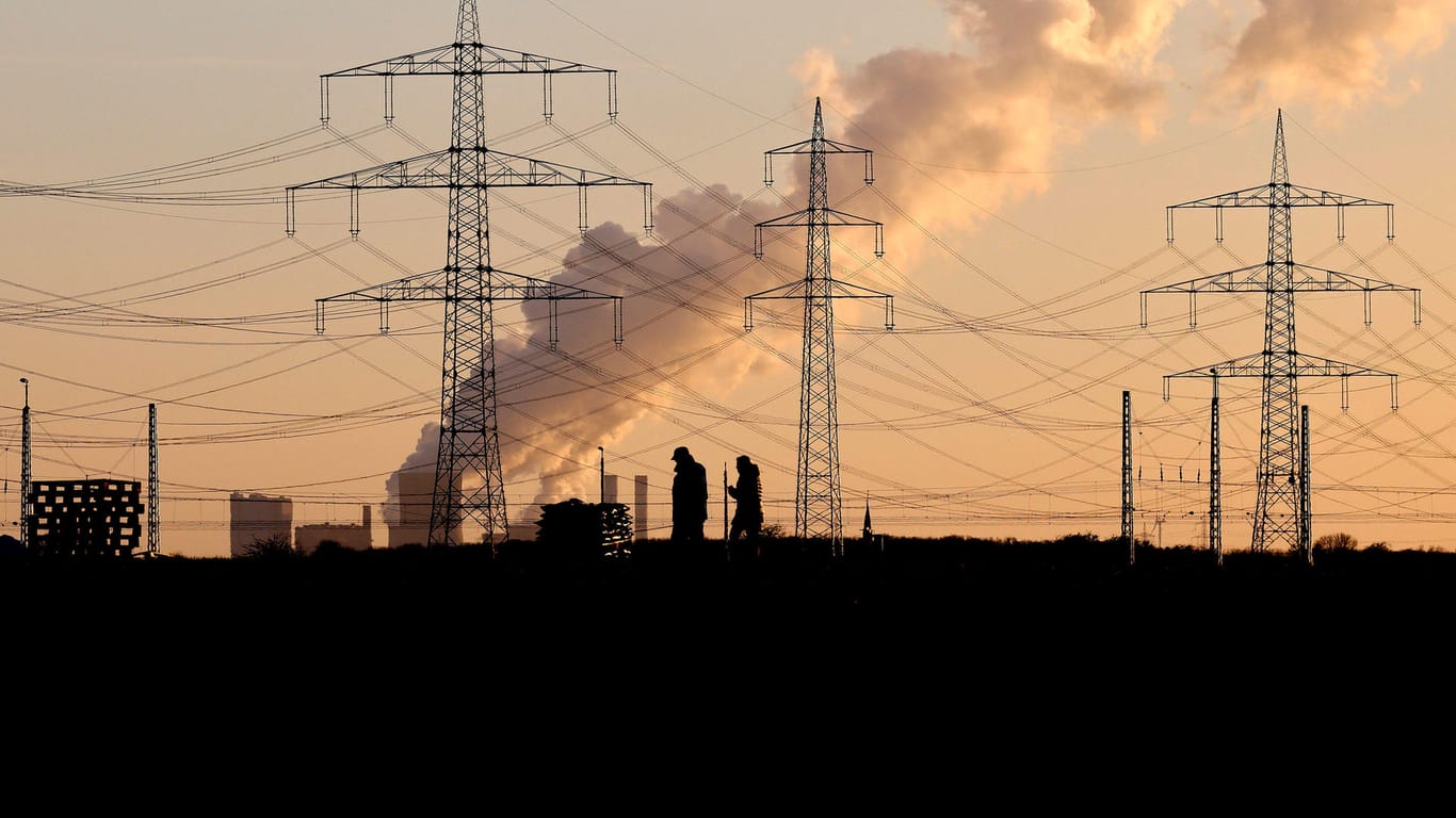 Das Kohlekraftwerk Niederaußem und umliegende Stromleitungen (Archiv): "Wir haben die Werkzeuge und das Wissen, um die Erwärmung zu begrenzen."
