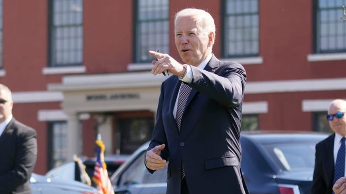 US-Präsident Joe Biden fordert, dass Putin für die Taten in der ukrainischen Stadt Butscha zur Rechenschaft gezogen wird.