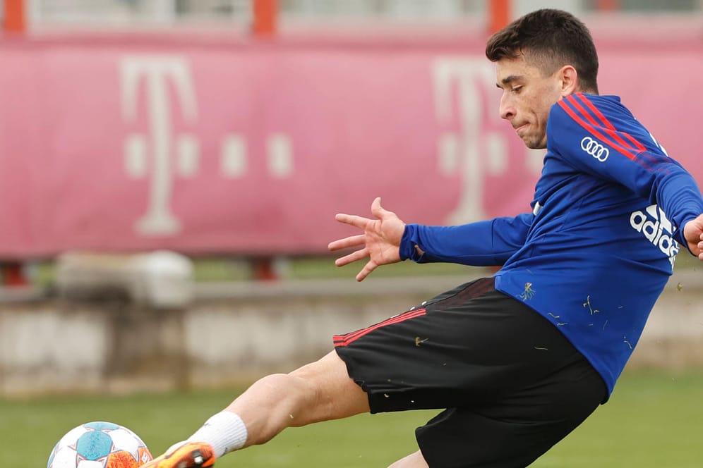 Marc Roca: Der Mittelfeldspieler kam vor der Saison 2020/21 von Espanyol Barcelona nach München. (Quelle: imago-images-bilder)