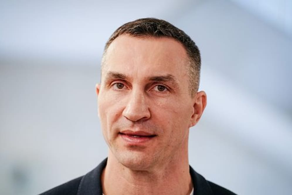 Die Boxhandschuhe von Wladimir Klitschko wurden für 4545 Euro versteigert.