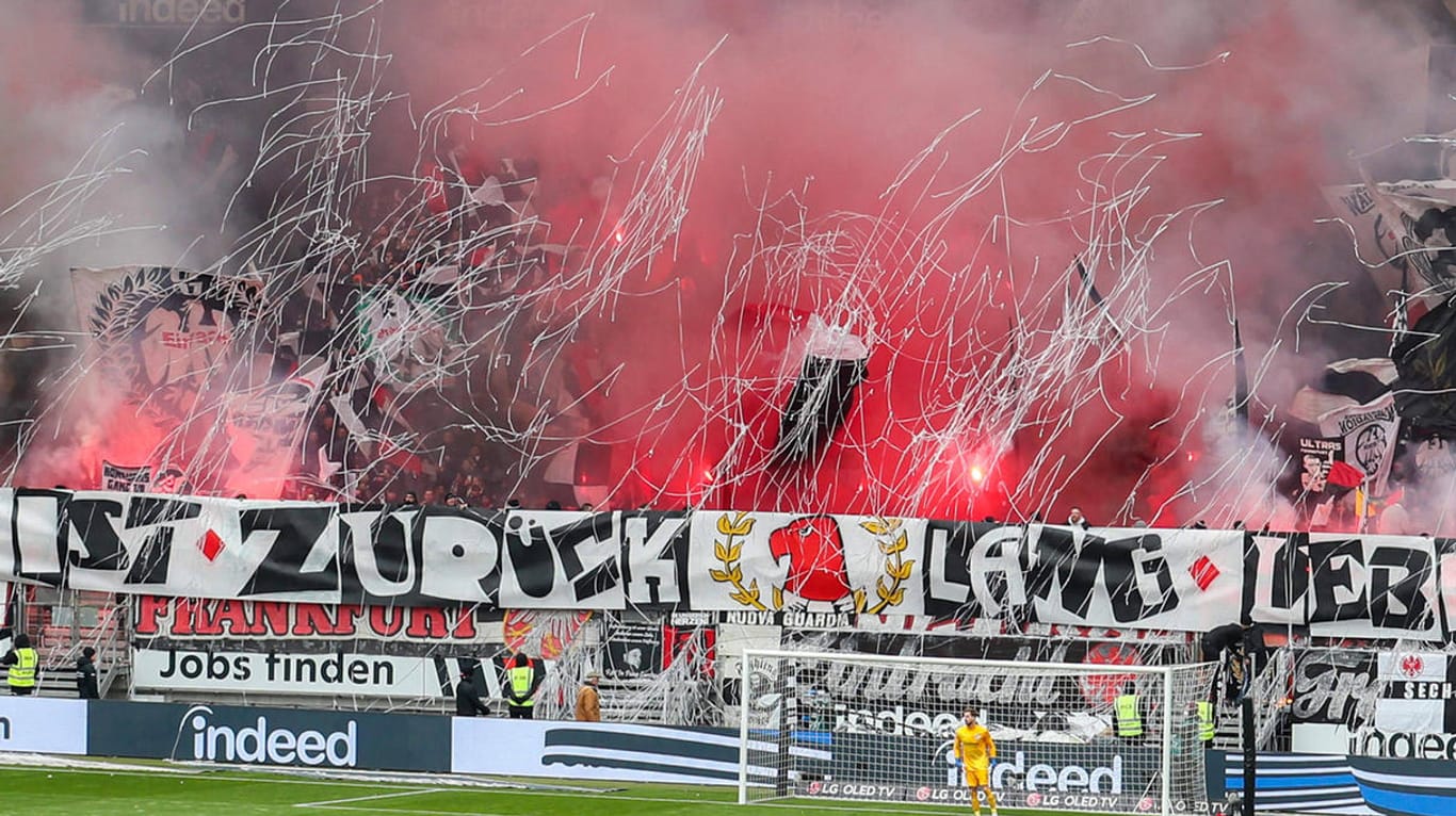 Gute Stimmung: Die Ultras sind zurück im Frankfurter Waldstadion – hier beim Bundesliga-Heimspiel gegen Fürth.
