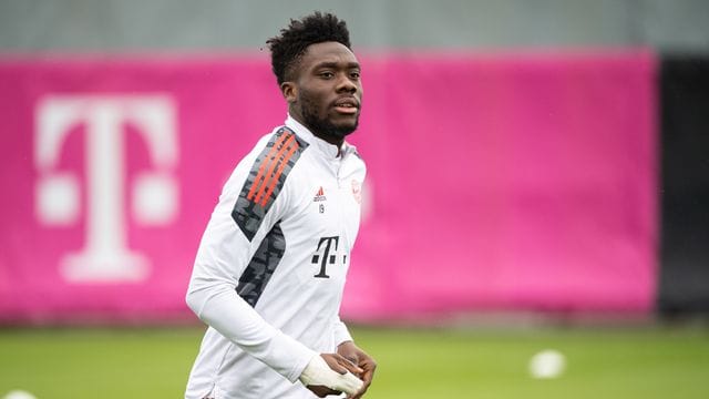 Stand rechtzeitig vor dem Hinspiel bei Villarreal wieder auf dem Trainingsplatz: Alphonso Davies.