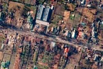 Satellitenbild von Butscha: In dem Vorort der ukrainischen Hauptstadt Kiew sind Hunderte Leichen gefunden worden.