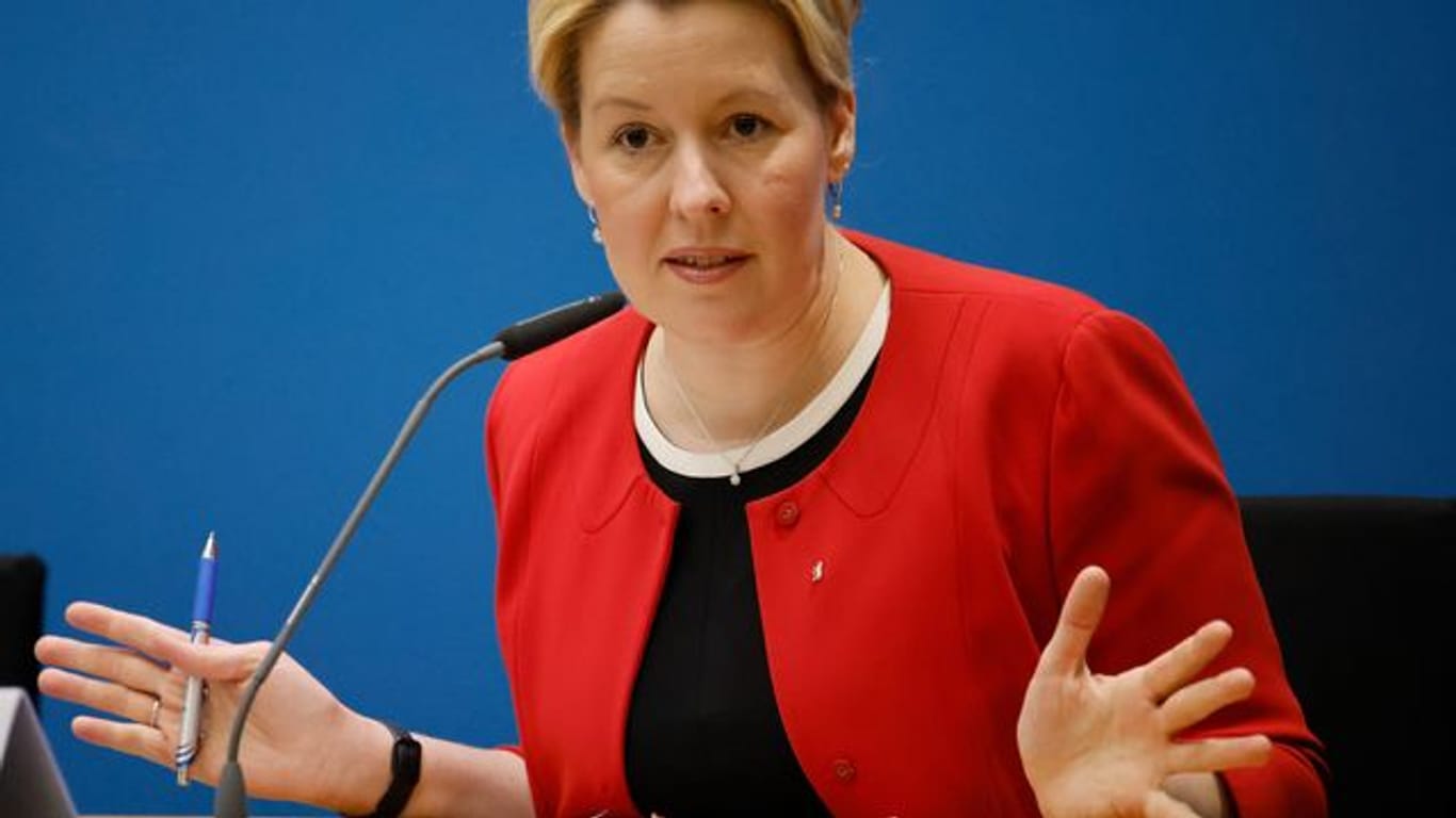 Franziska Giffey (Archivbild): Die Berliner Bürgermeisterin richtet einen Hilferuf an den Bund.