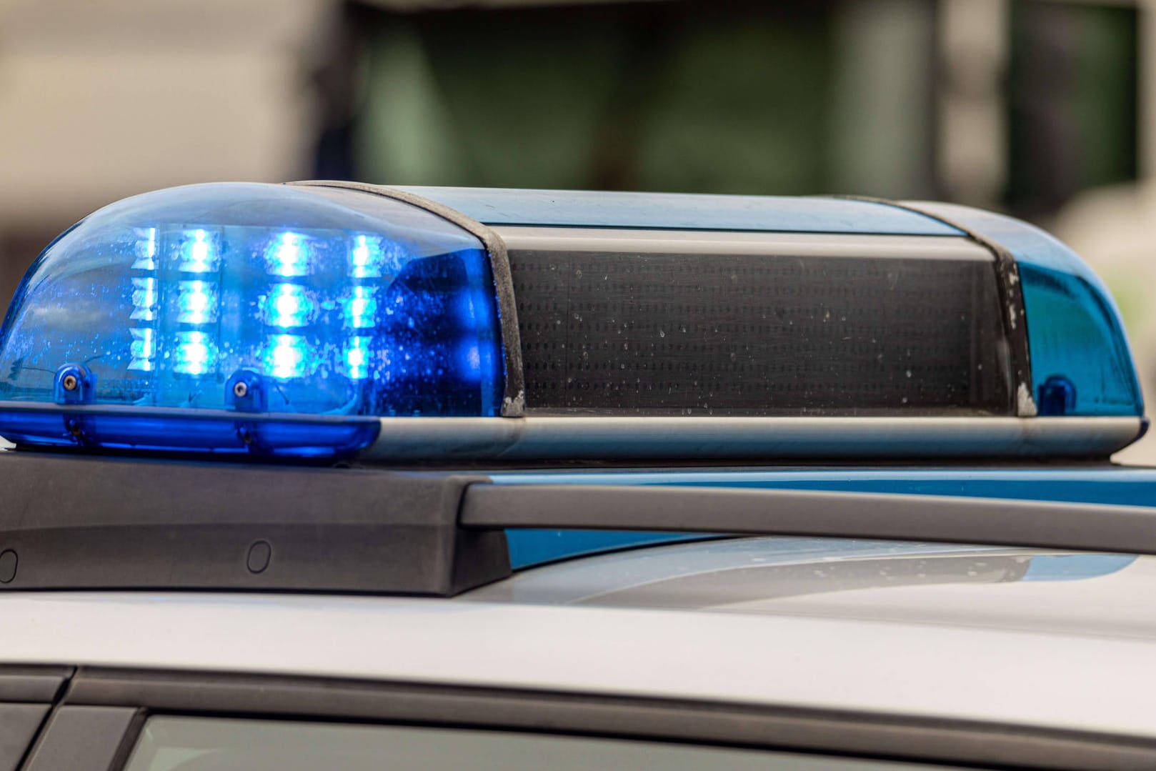 Einsatzfahrzeug der Polizei: Die Familie vertraute sich ihrer Gastfamilie an, die die Polizei kontaktierte (Symbolbild).