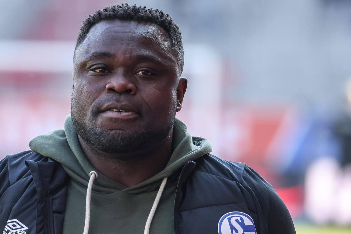 Gerald Asamoah: Der frühere Nationalspieler stand selbst mit einem Herzfehler auf dem Rasen – fiebert daher mit Christian Eriksen mit.