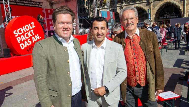 Florian Post, Arif Tasdelen und Christian Ude beim SPD-Wahlkampf 2021 (Archivbild). Post hat nun den ukrainischen Botschafter scharf angegriffen – und steht dafür selbst im Shitstorm.