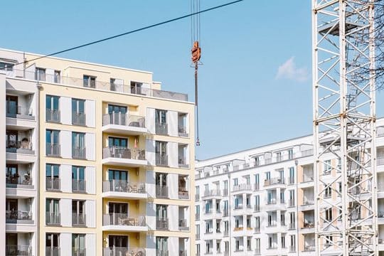 In Immobilien investieren, ohne Eigentümer zu sein: Offene Immobilienfonds bieten genau das.