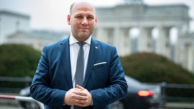 Der polnische Vizeaußenminister Szymon Szynkowski vel Sęk nach einem dpa-Interview in Berlin.