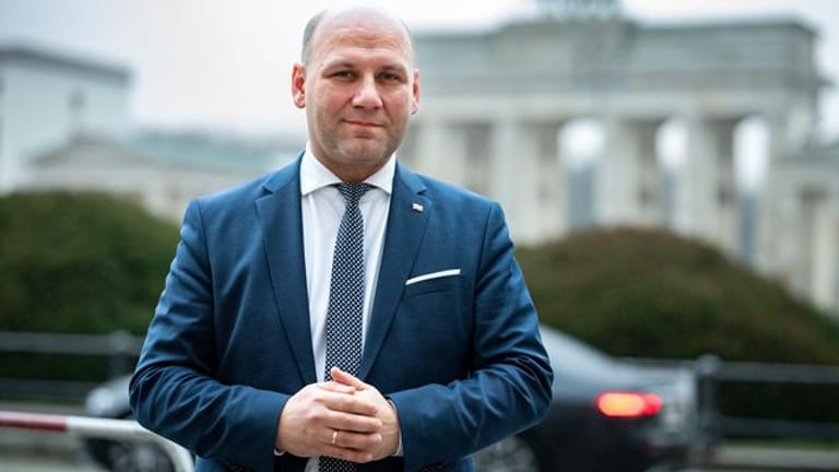 Der polnische Vizeaußenminister Szymon Szynkowski vel Sęk nach einem dpa-Interview in Berlin.