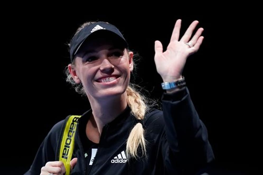 Die beste Tennisspielerin der dänischen Geschichte, Caroline Wozniacki, winkt den Fans vor dem Spiel.