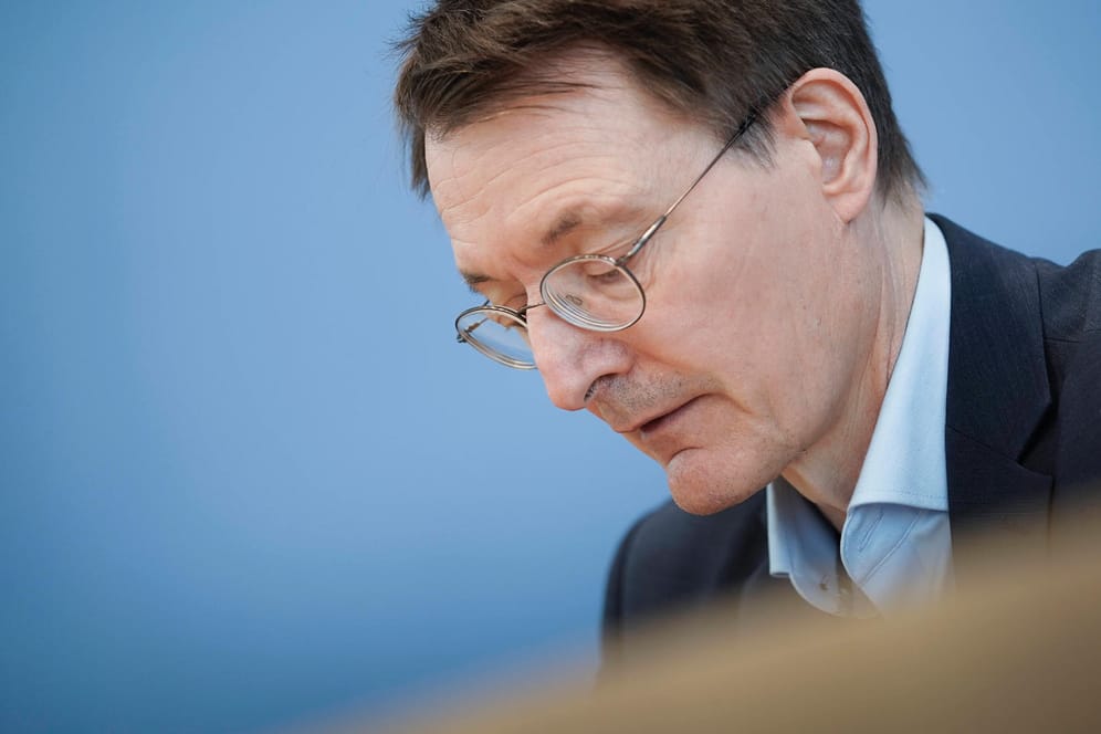 Lauterbach bei einer Pressekonferenz: Auch der Unmut in der Ampel wächst.