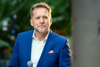 Ex-Nationalspieler Bernd Schuster spricht den Frankfurtern Mut zu.