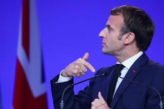 Emmanuel Macron: Der französische Präsident muss sich am Sonntag einer Wahl stellen.