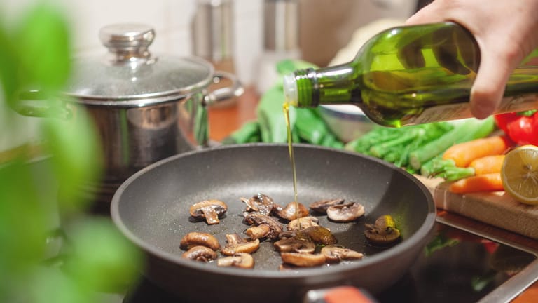 Olivenöl: Mit dem Öl darf auch gekocht und gebraten werden.