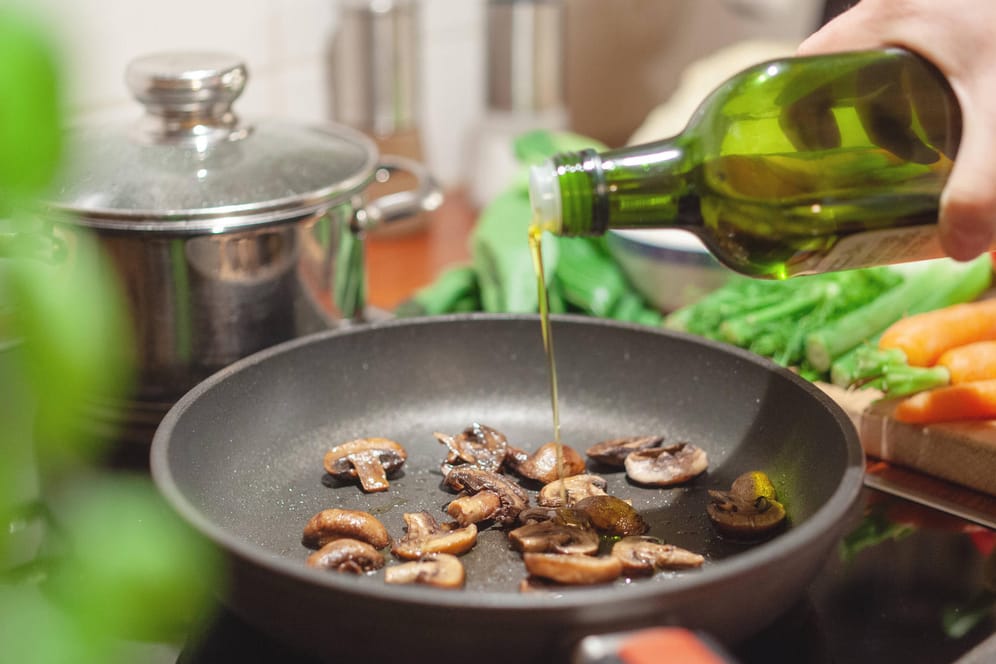 Olivenöl: Mit dem Öl darf auch gekocht und gebraten werden.
