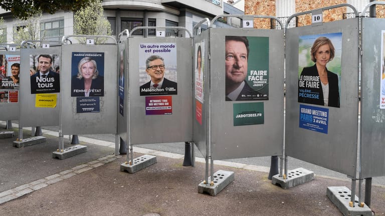 Einige der Kandidaten, für die die französischen Bürger ihre Stimme bei der ersten Runde der Wahl abgeben können.