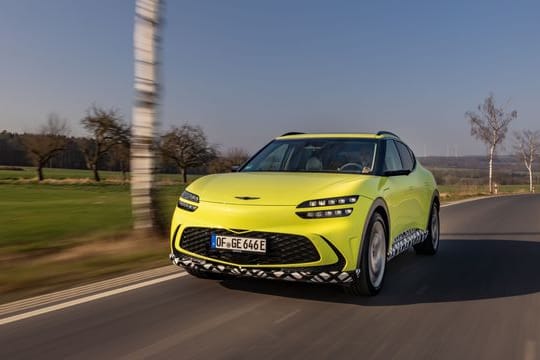 Bahn frei: Der GenesiBahn frei: Der Genesis GV60 bereitet sich noch bei letzten Testfahrten auf sein Debüt vor. s GV60 bereitet sich noch bei letzten Testfahrten auf sein Debüt vor.