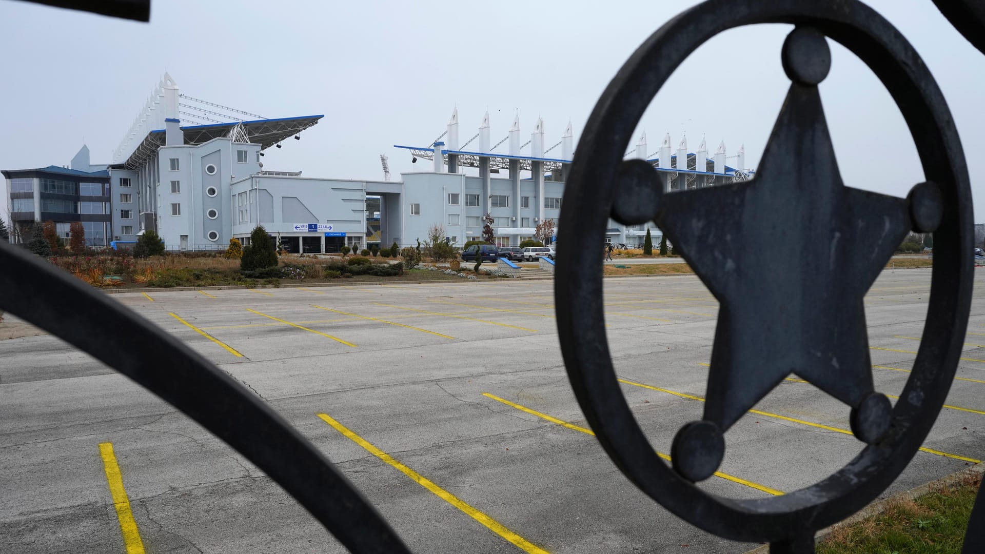 Das Sheriff-Stadion in Tiraspol: Das Logo des Konzerns ist im Separatistengebiet Transnistrien allgegenwärtig.