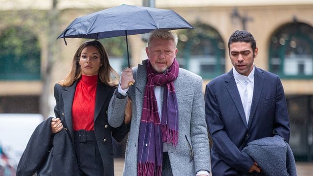 Boris Becker kommt mit seiner Lebensgefährtin Lilian De Carvalho Monteiro und seinem Sohn Noah zum Gericht. Boris Becker kommt mit seiner Lebensgefährtin Lilian De Carvalho Monteiro und seinem Sohn Noah zum Gericht.