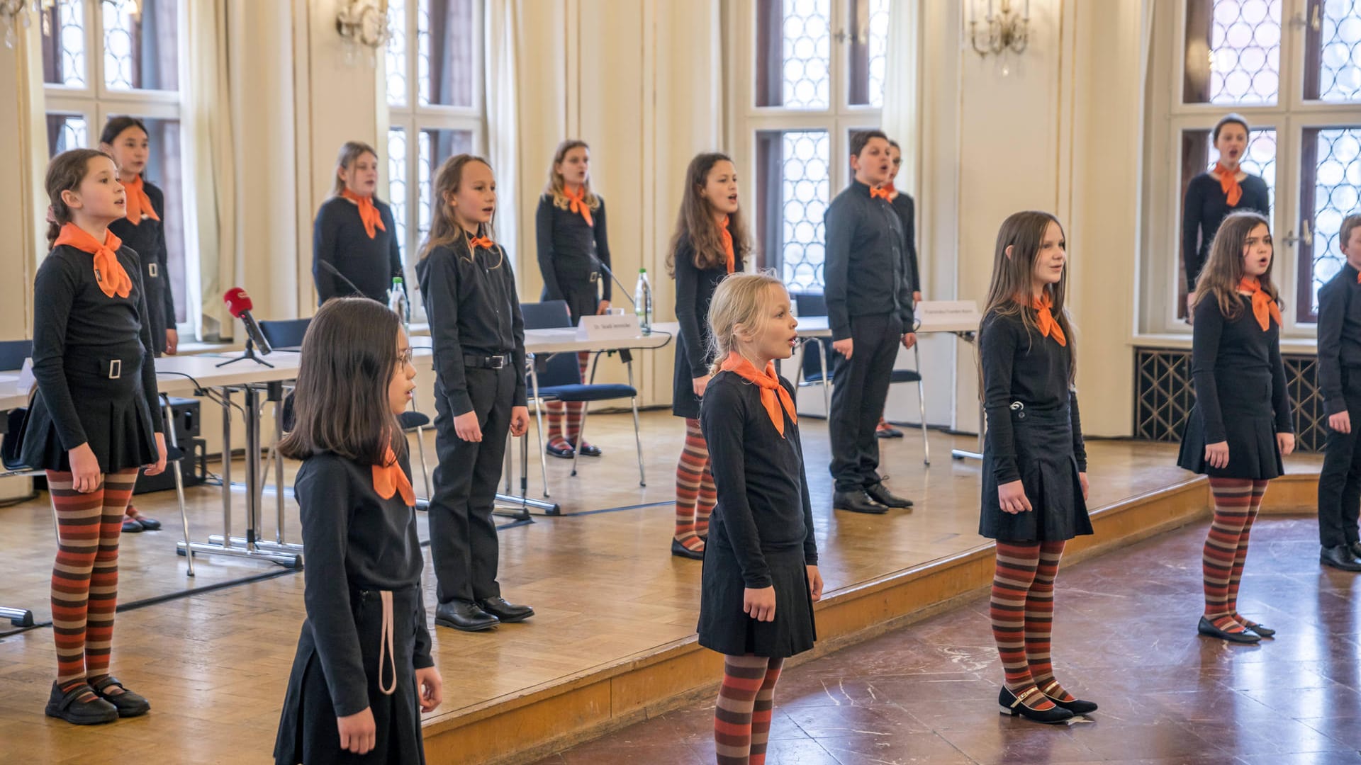 Der MDR Kinderchor bei der Pressekonferenz zum Fest: Es sollte ursprünglich bereits 2020 stattfinden. Der MDR Kinderchor bei der Pressekonferenz zum Fest: Es sollte ursprünglich bereits 2020 stattfinden.