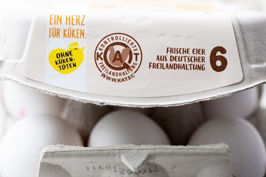 Wer auf den Aufdruck "Ohne Kükentöten" achtet, geht auf Nummer sicher.