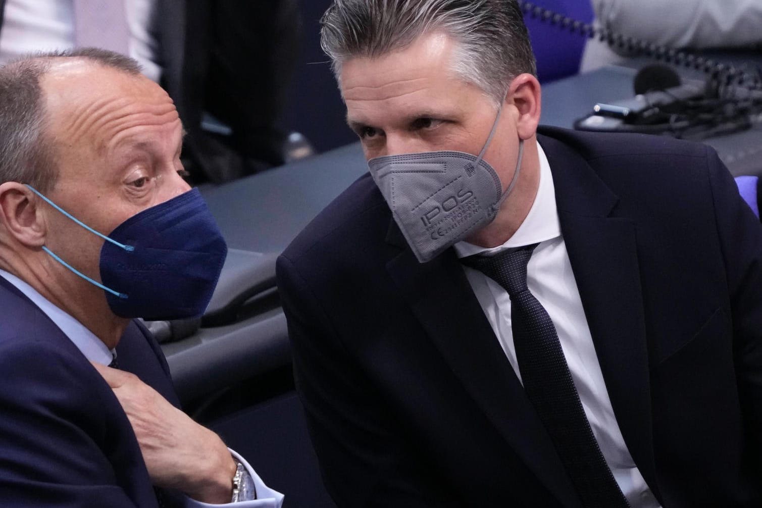 Der Vorsitzende der CDU/CSU-Bundestagsfraktion Friedrich Merz und sein Parteikollege Thorsten Frei: Unseren Antrag halten wir "nach wie vor für den richtigen".