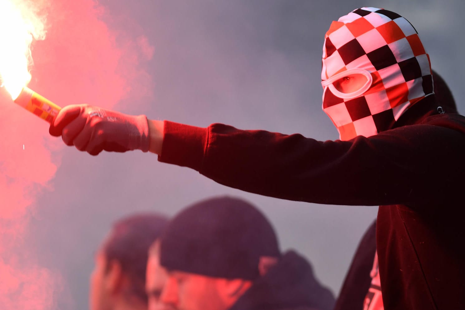 Ein Fan von Eintracht Frankfurt: Beim Europa-League-Heimspiel gegen den FC Barcelona werden auch die Ultras wieder im Stadion sein.