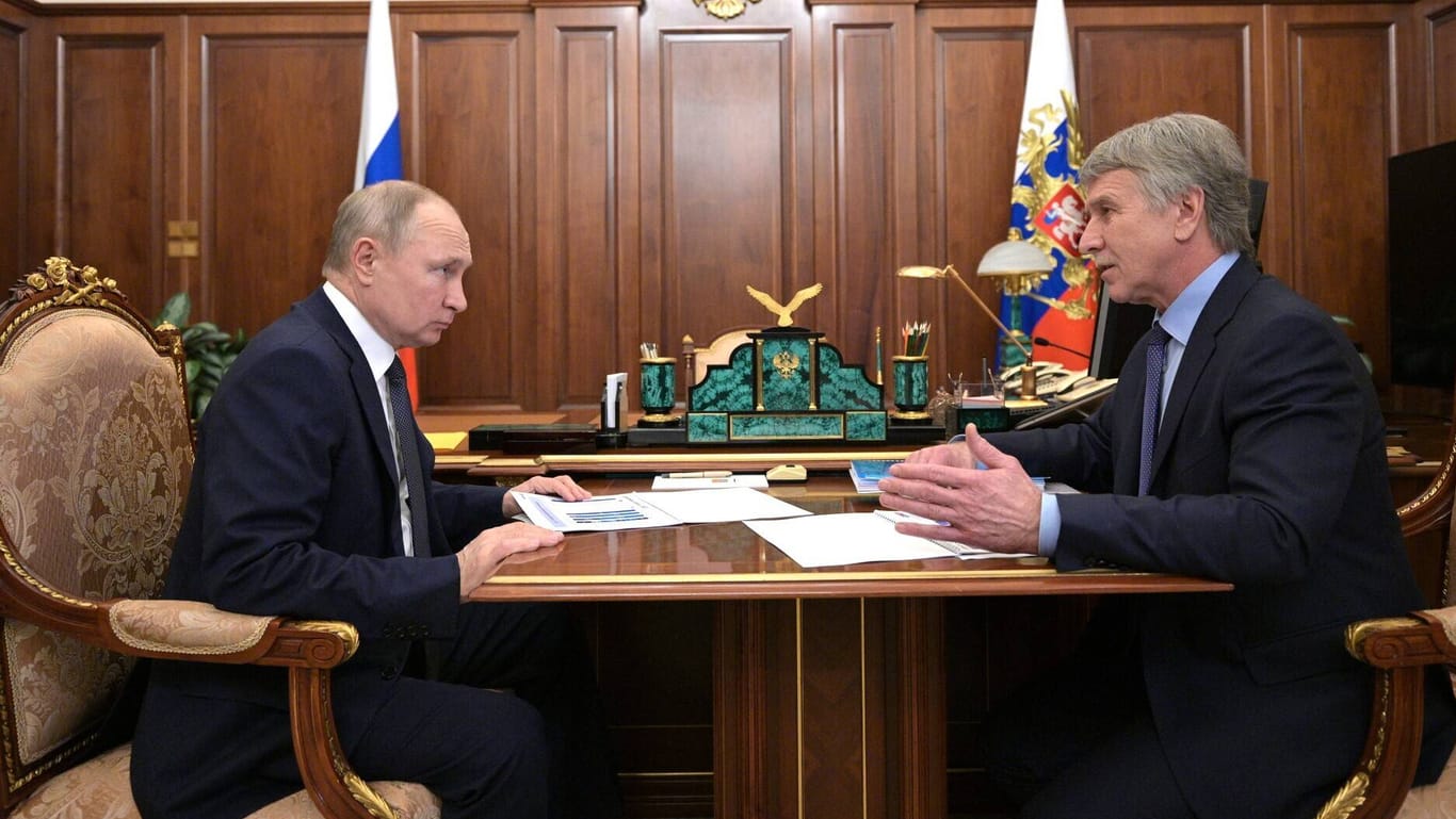 Leonid Michelson trifft Wladimir Putin im Mai 2021.