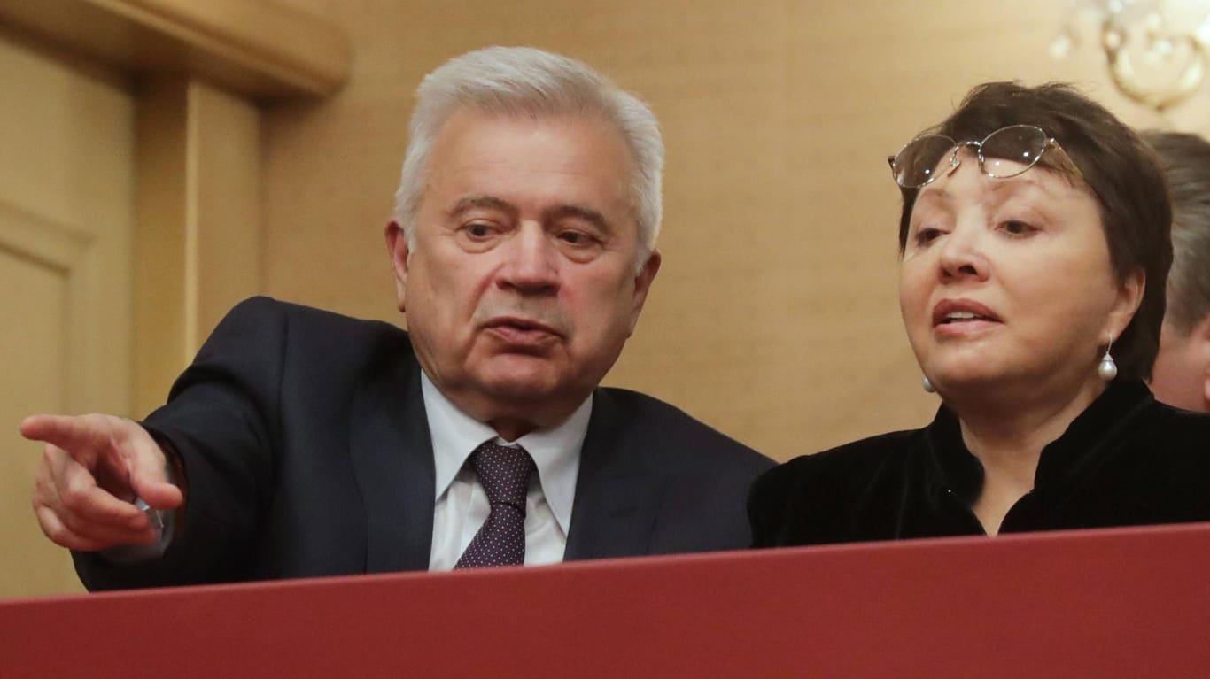 Wagit Alekperow und seine Frau im Jahr 2017