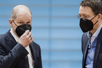 Bundeskanzler Olaf Scholz und Gesundheitsminister Karl Lauterbach: Beide SPD-Politiker plädieren für die Einführung einer Impfpflicht.