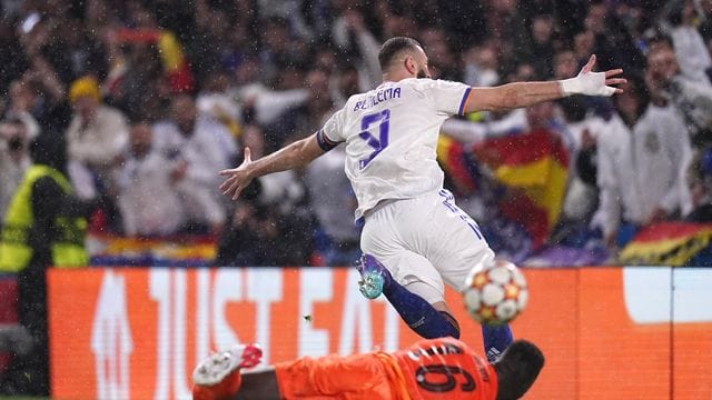 Real-Stürmer Karim Benzema traf beim Sieg der Madrilen an der Stamford Bridge dreifach.