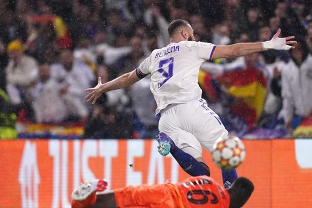 Real-Stürmer Karim Benzema traf beim Sieg der Madrilen an der Stamford Bridge dreifach.