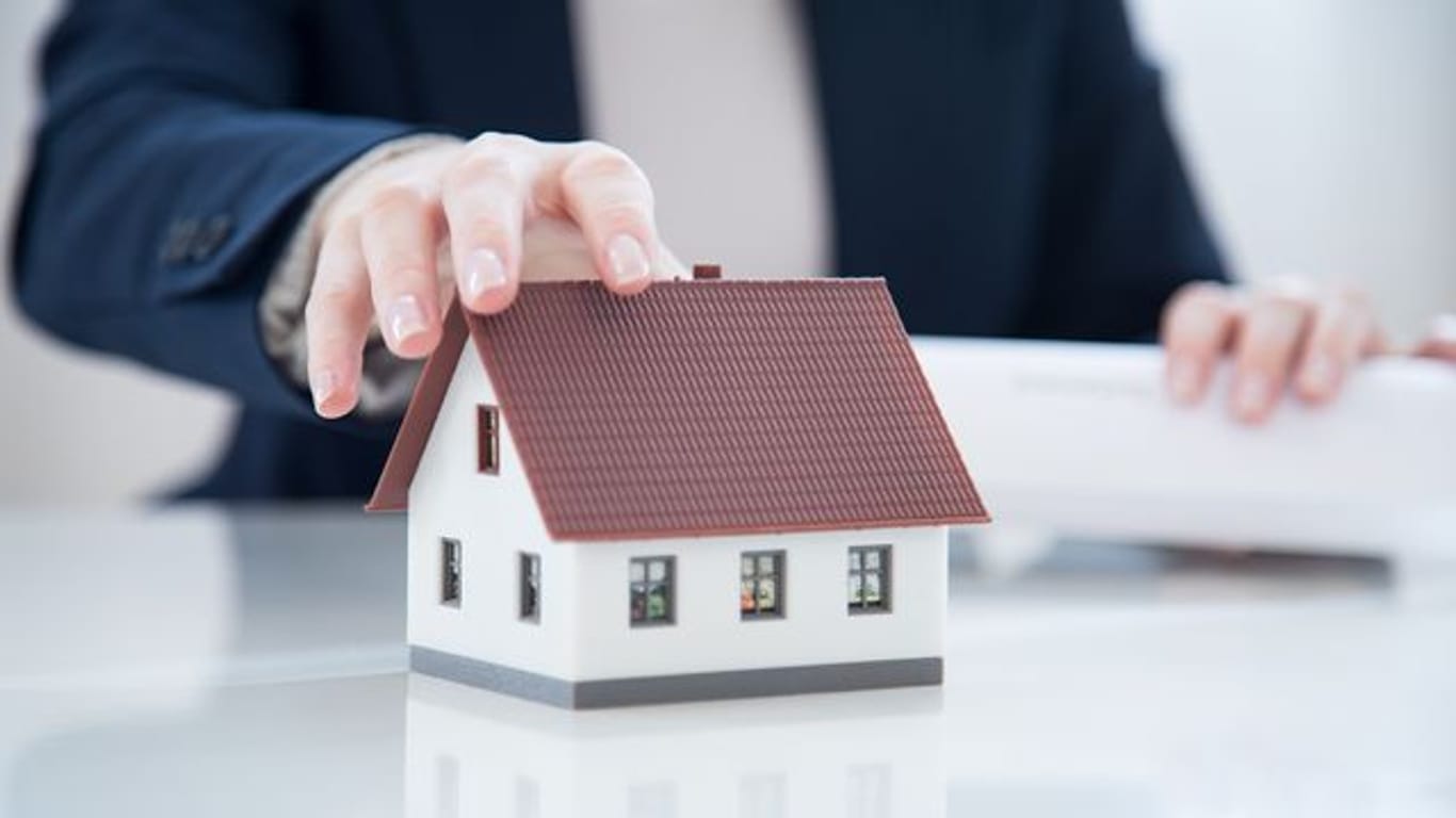 Kann ein Schuldner das Geld für seine Raten für Haus und Grund nicht mehr aufbringen, kommt eine Immobilie unter den Hammer.