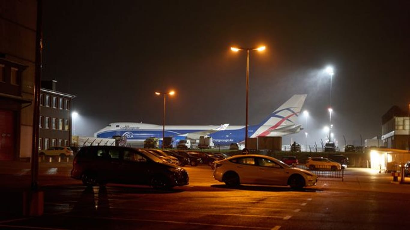 Boeing 747 der Airline Cargologicair UK auf dem Flughafen Hahn: Der Flieger ist von russischen Sanktionen betroffen.