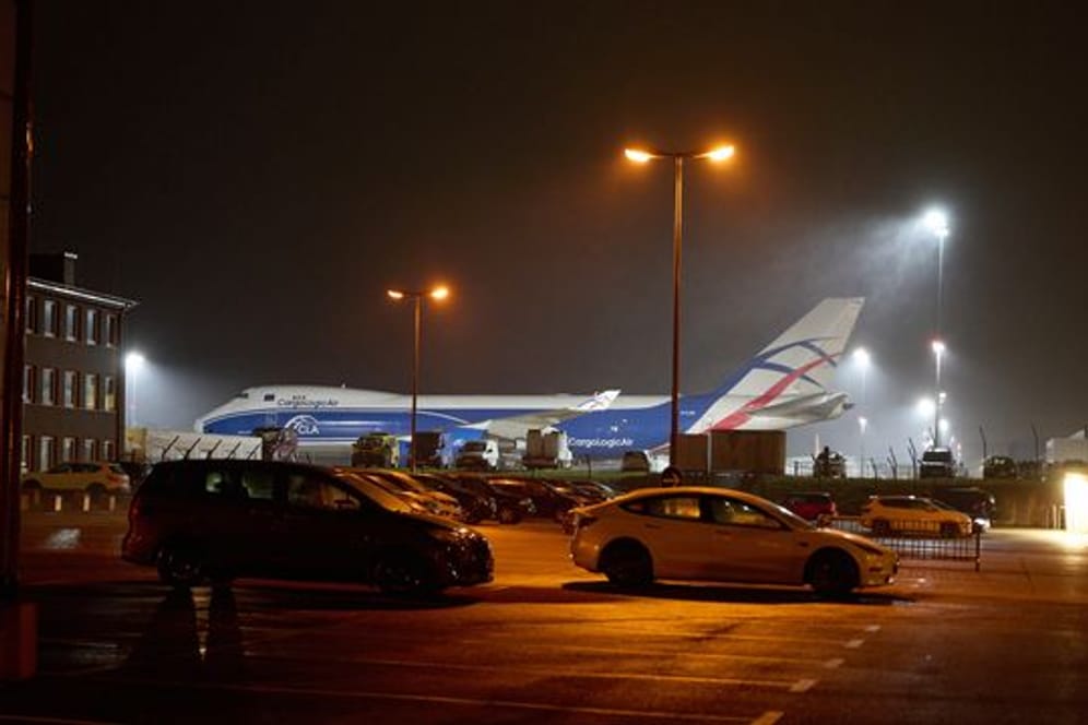 Boeing 747 der Airline Cargologicair UK auf dem Flughafen Hahn: Der Flieger ist von russischen Sanktionen betroffen.