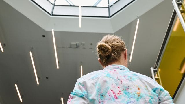 Frau in Büro