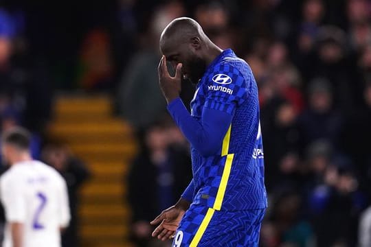 Romelu Lukaku vom FC Chelsea reagiert nach einer vergebenen Chance.