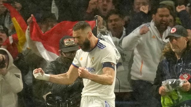 Karim Benzema von Real Madrid jubelt über sein Tor zum 1:0 gegen den FC Chelsea.