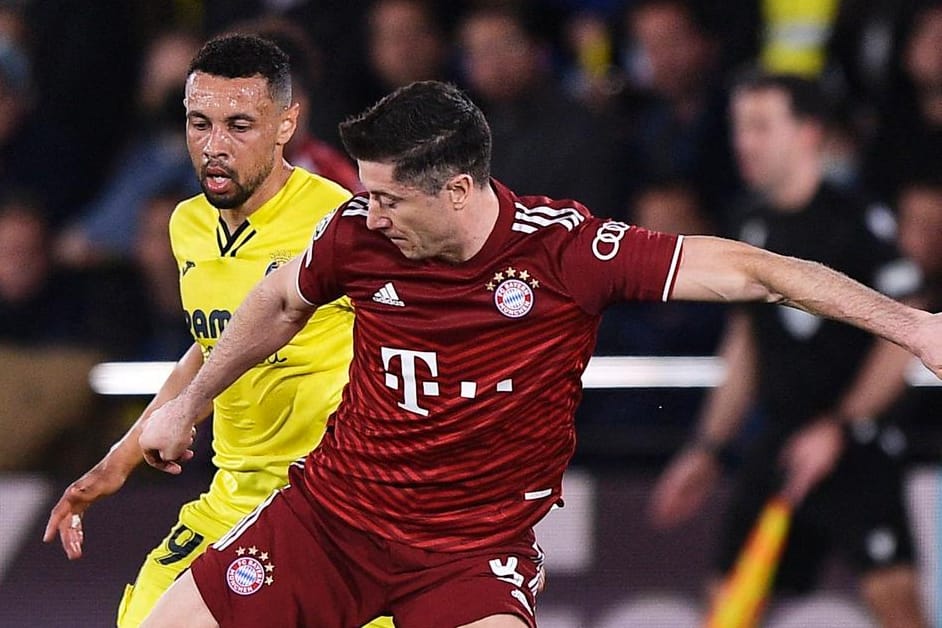 Champions League: Villarreals Francis Coquelin (l.) im Duell mit Robert Lewandowski.