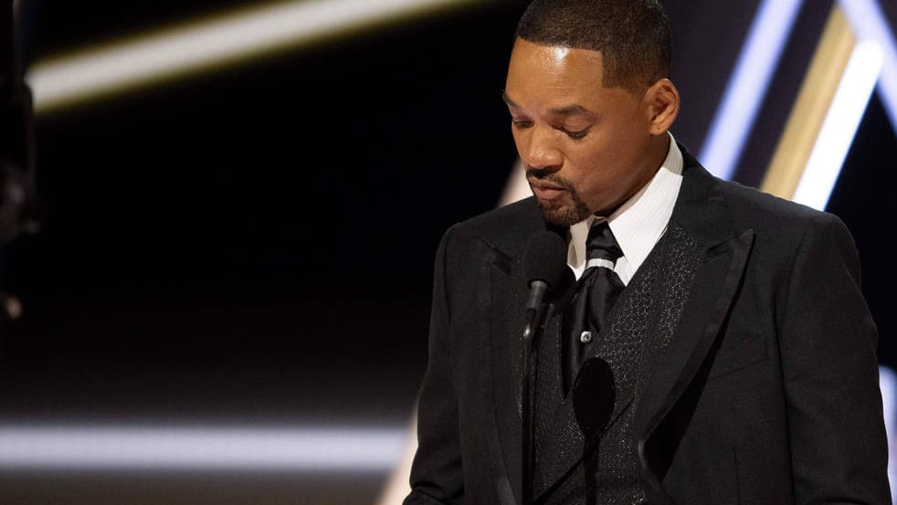 Will Smith: Die Academy berät nun schon eher über mögliche Schritte gegen ihn nachdem er seinem Kollegen Chris Rock während der Oscar-Verleihung am 27. März 2022 eine Ohrfeige gegeben hatte.