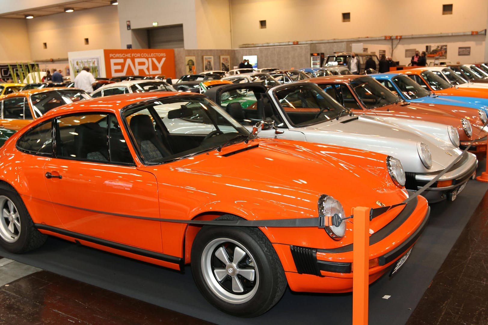 Mehrere Porsche 911 bei einer Messe in Essen (Symbolbild): Die Erben eines früheren Chef-Konstrukteurs erheben Ansprüche auf das berühmte Design. Mehrere Porsche 911 bei einer Messe in Essen (Symbolbild): Die Erben eines früheren Chef-Konstrukteurs erheben Ansprüche auf das berühmte Design.