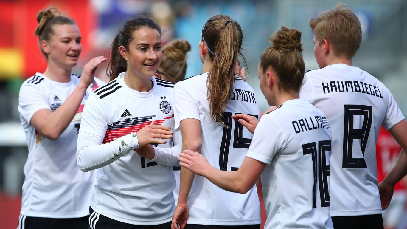 DFB-Frauen: Die neuen Jerseys könnten nicht unterschiedlicher sein.