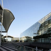 Lufthansaterminal auf dem Münchner Franz-Josef-Strauss Flughafen (Symbolbild): Am Flughafen soll jetzt eine neue Veranstaltungsarena entstehen.