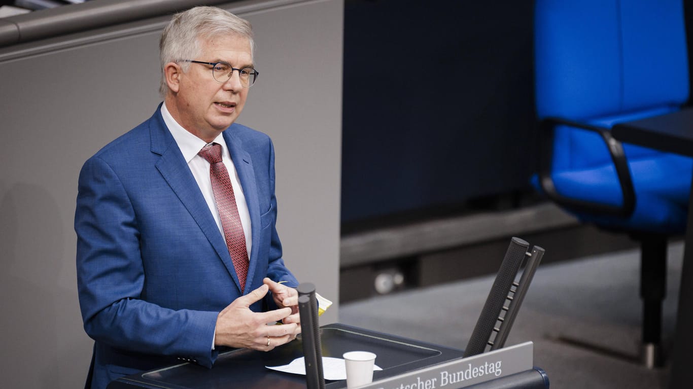 FDP-Politiker Ullmann: Für eine Impfpflicht ab 50 Jahren.