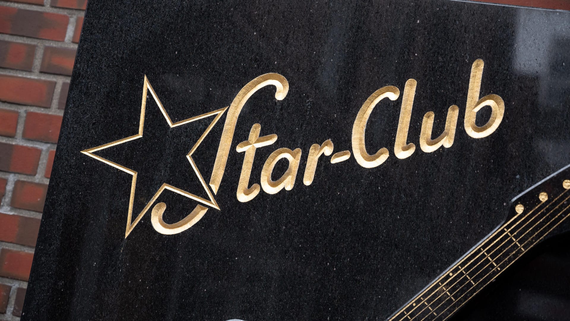 Eine Gedenktafel erinnert an den Hamburger "Star-Club" an der Großen Freiheit: Vor 60 Jahren, am 13. April 1962, wurde der legendäre Hamburger "Star-Club" eröffnet. Eine Gedenktafel erinnert an den Hamburger "Star-Club" an der Großen Freiheit: Vor 60 Jahren, am 13. April 1962, wurde der legendäre Hamburger "Star-Club" eröffnet.
