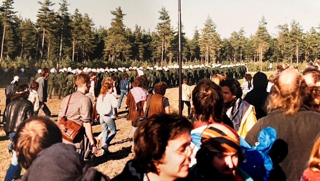 Großer Polizeieinsatz gegen den Protest in Wackersdorf 1986 (Archivbild): Unter den Demonstranten damals waren wenige Gewalttätige. Dass die Polizei den gesamten Protest mit Reizgas bekämpfte, wurde zum Skandal.