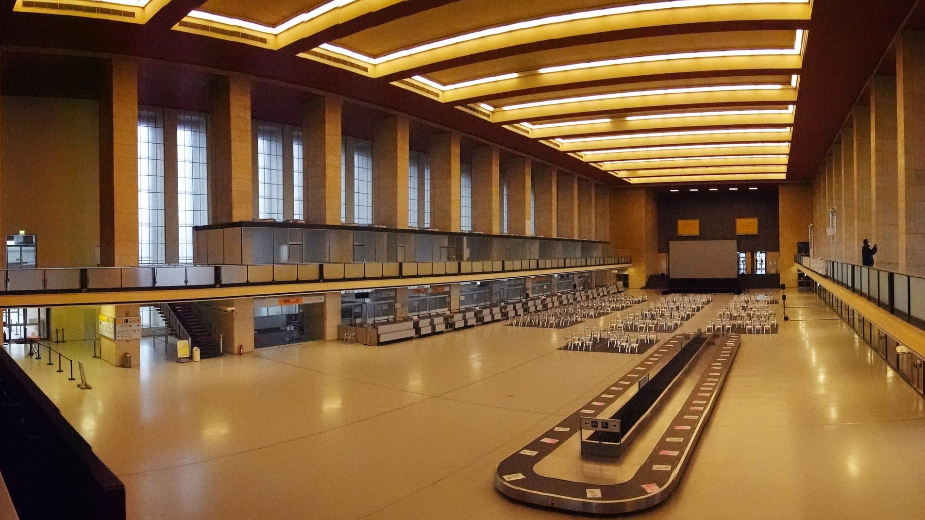 Blick in das ehemalige Terminal des Flughafens Tempelhof (Archivbild): Noch immer stehen große Teile des Areals leer.