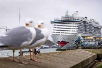 Kreuzfahrtschiff im Kieler Hafen: Für die Kreuzfahrtbranche beginnt eine neue Saison.