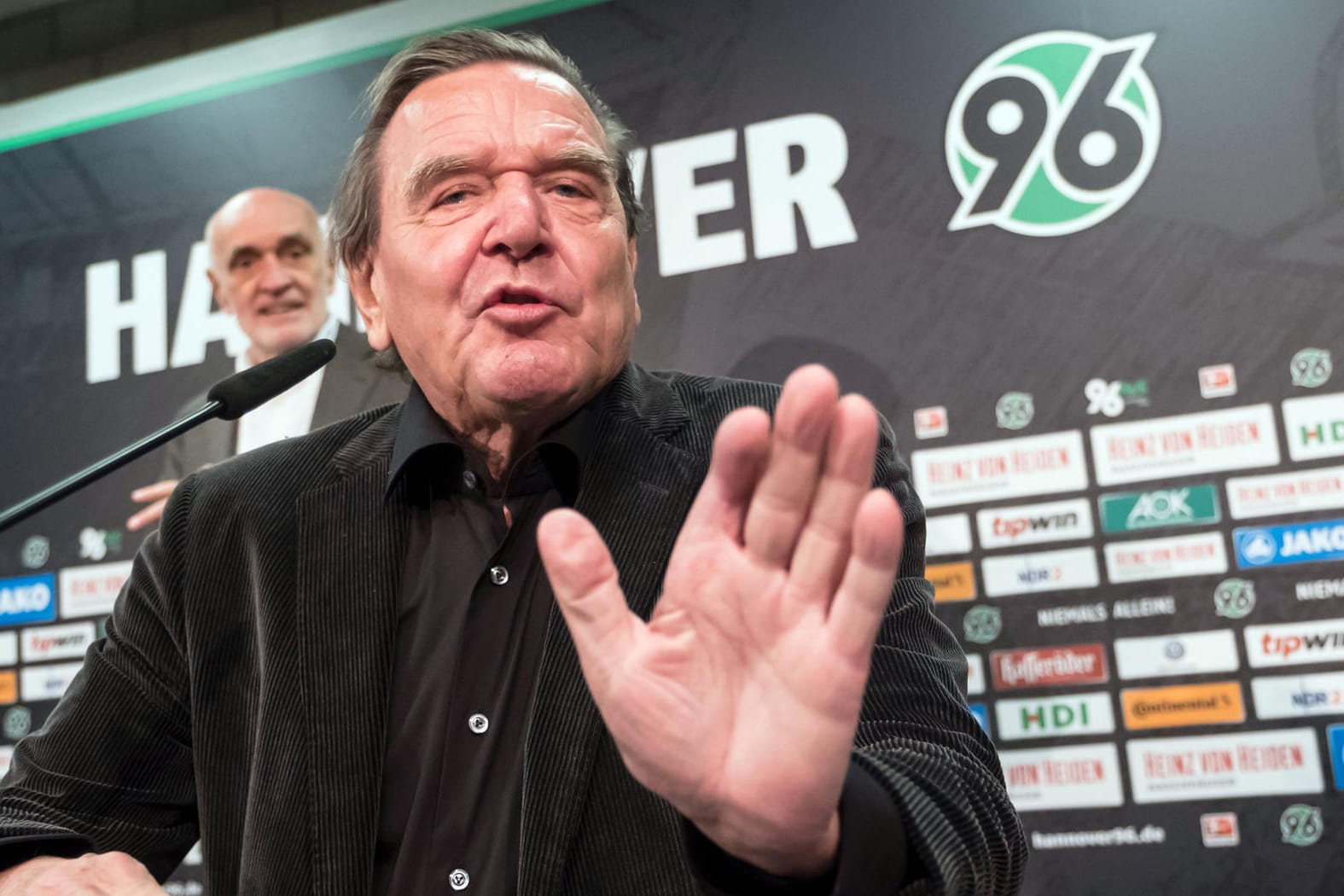 Gerhard Schröder: Der Ex-Bundeskanzler gehört Hannover 96 nicht mehr an.